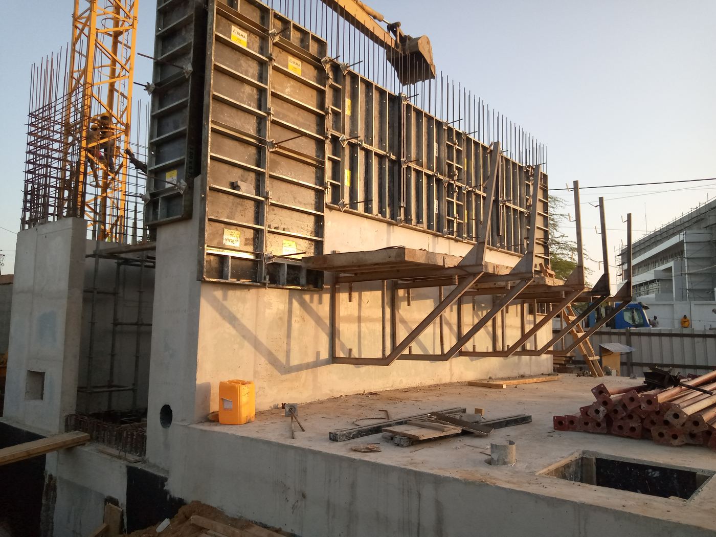 Bâtiment en construction avec coffrage technique ULMA